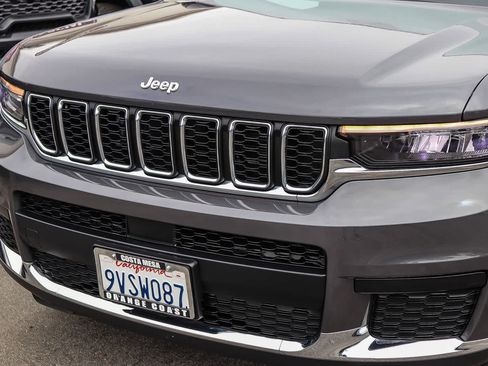 Used 2025 Jeep Grand Cherokee L Laredo RWD image 8