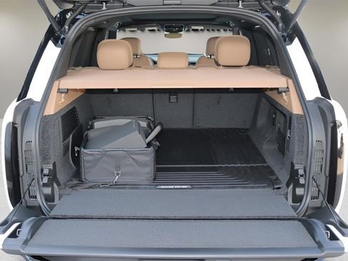 New 2026 Land Rover Range Rover SE image 16