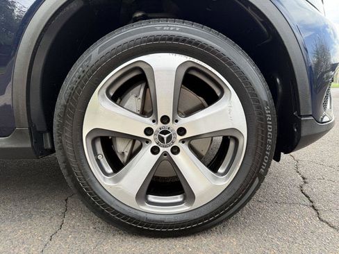 Used 2018 Mercedes-Benz GLC 300 4MATIC w/ Multimedia Package image 38
