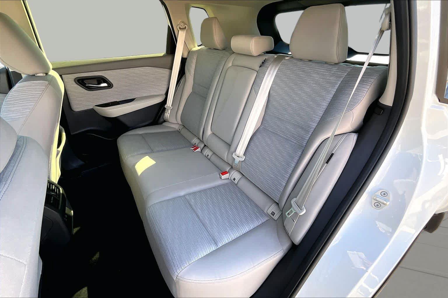 Certified 2023 Nissan Rogue SV FWD image 19