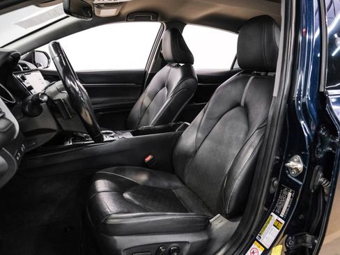 Used 2019 Toyota Camry XSE FWD image 32