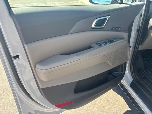Certified 2026 Kia Carnival EX FWD image 5