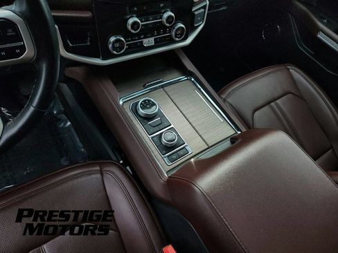 Used 2024 Ford Expedition Limited AWD/4WD image 30