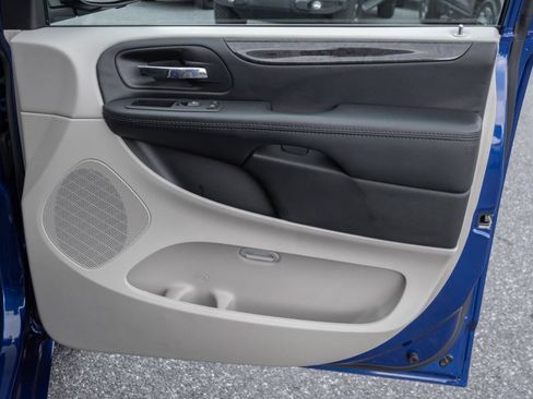 Used 2018 Dodge Grand Caravan SE w/ UConnect Hands-Free Group FWD image 29