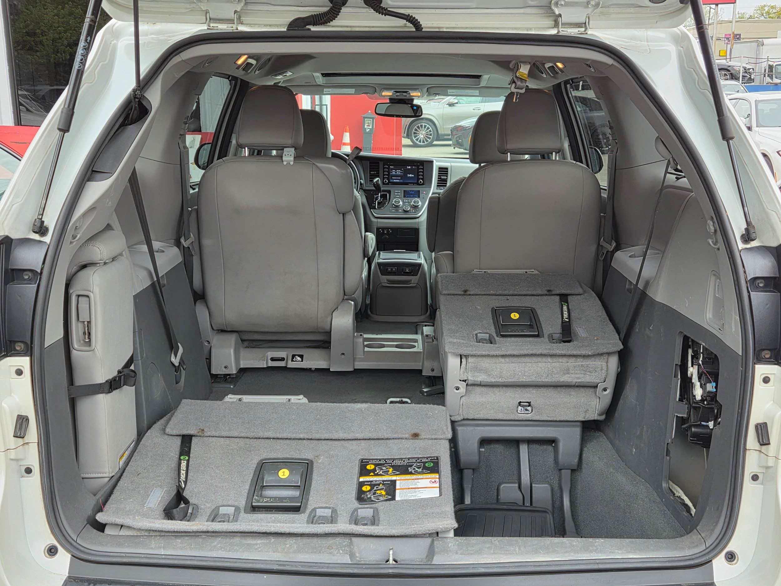 Used 2020 Toyota Sienna XLE FWD image 24