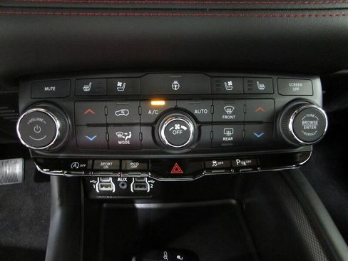 Used 2023 Dodge Durango GT image 38