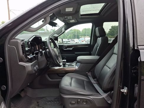 Used 2024 Chevrolet Silverado 1500 LT Trail Boss w/ Convenience Package II AWD/4WD image 19