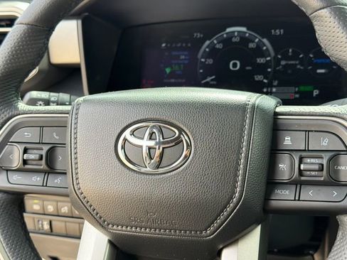 Used 2025 Toyota Sequoia SR5 AWD/4WD image 28