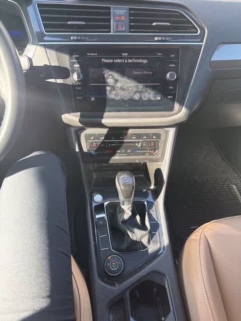 Used 2024 Volkswagen Tiguan SE AWD/4WD image 21