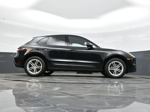 Certified 2025 Porsche Macan image 39