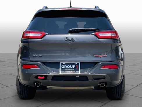 Used 2017 Jeep Cherokee Trailhawk AWD/4WD image 4