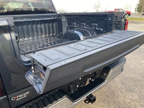 Used 2022 GMC Sierra 1500 SLE image 18