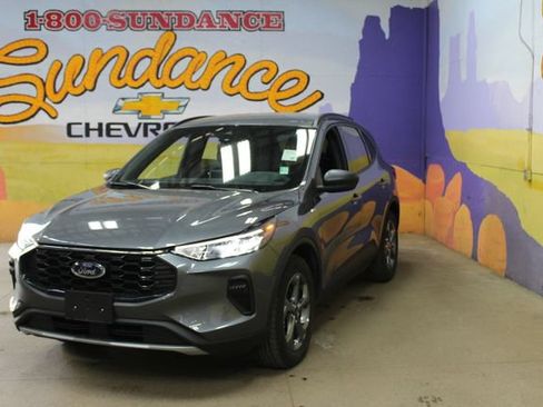 Used 2025 Ford Escape ST-Line AWD/4WD image 2