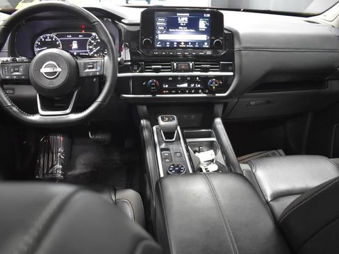 Used 2025 Nissan Pathfinder SL w/ SL Premium Package AWD/4WD image 13