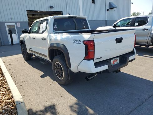 Certified 2026 Toyota Tacoma TRD Off-Road AWD/4WD image 3