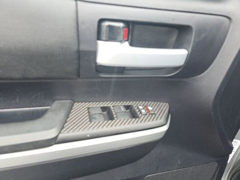 Used 2015 Toyota Tundra SR5 w/ SR5 Upgrade Package image 19