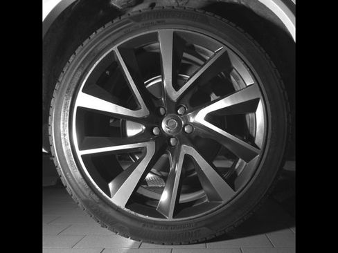 Used 2019 Volvo XC90 T6 Inscription w/ Protection Package Premier image 11