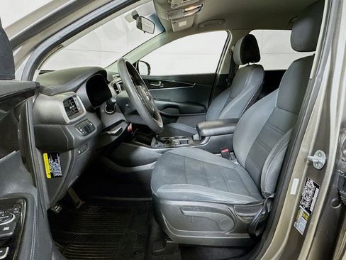 Used 2016 Kia Sorento L FWD image 16
