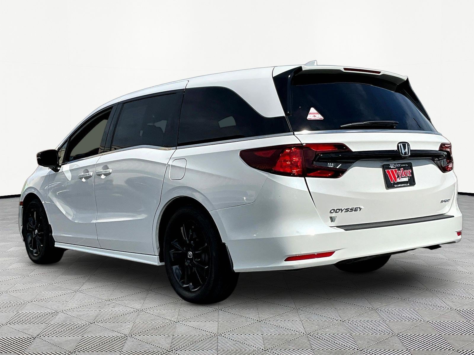 Used 2024 Honda Odyssey Sport image 4