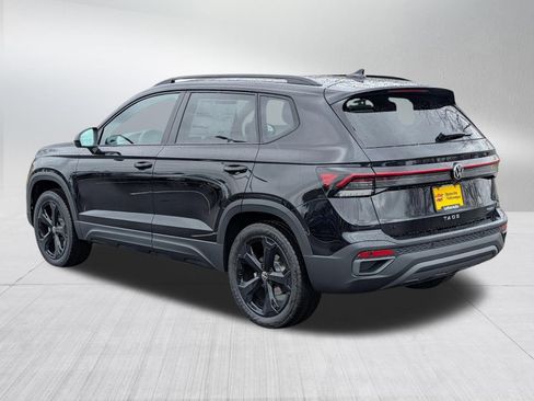 New 2026 Volkswagen Taos SE image 3
