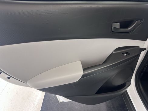 Used 2022 Hyundai Kona SE image 28