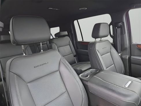 Used 2025 GMC Yukon XL Denali image 20