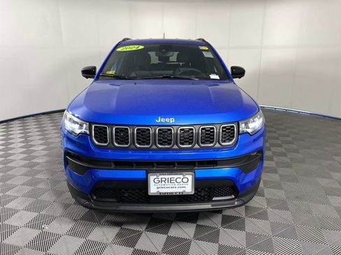 Used 2024 Jeep Compass Latitude w/ Convenience Group AWD/4WD image 3