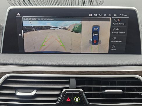 Used 2022 BMW 740i w/ Premium Package image 17