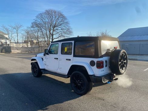 Used 2023 Jeep Wrangler Sahara image 8