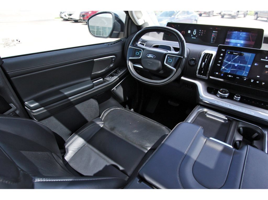 Used 2025 Ford Expedition Platinum AWD/4WD image 9