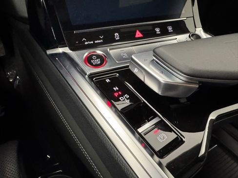 Used 2022 Audi e-tron S Prestige w/ Prestige Package AWD/4WD image 34