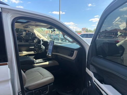 Used 2024 Ford Expedition Platinum AWD/4WD image 10