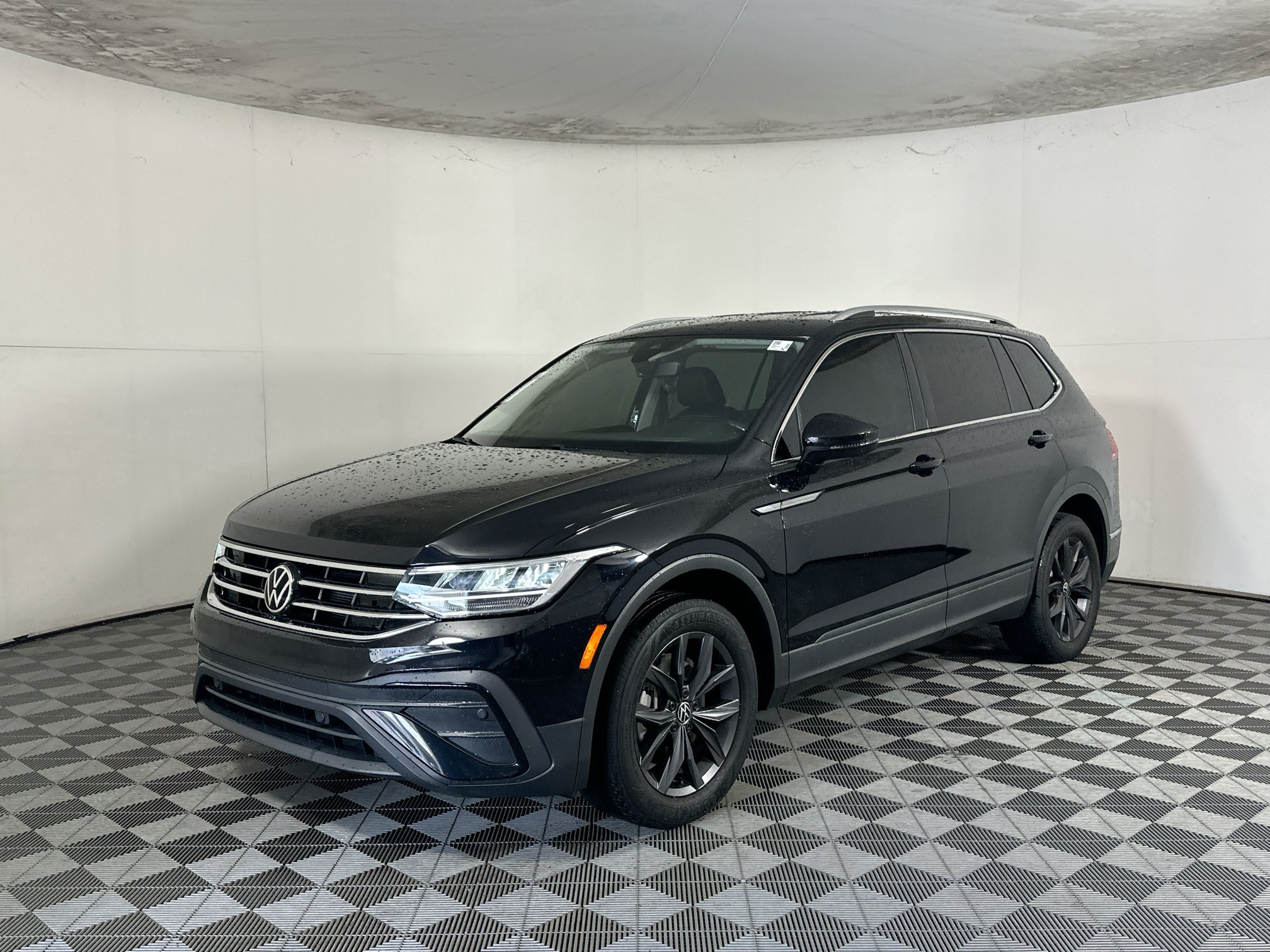 Used 2023 Volkswagen Tiguan SE FWD image 7
