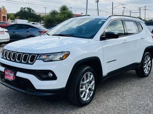 Used 2024 Jeep Compass Latitude w/ Sun and Sound Group image 3