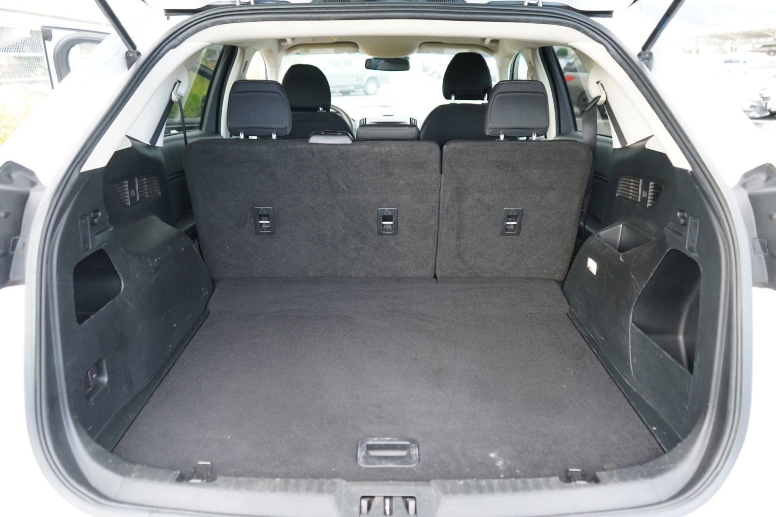 Used 2019 Ford Edge SE FWD image 28