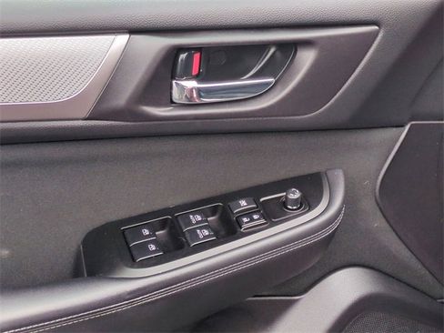 Used 2017 Subaru Outback 2.5i Premium image 23