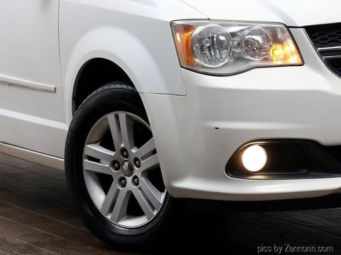 Used 2011 Dodge Grand Caravan Crew w/ Entertainment Group 1 FWD image 3