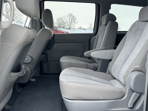 Used 2010 Kia Sedona LX image 12