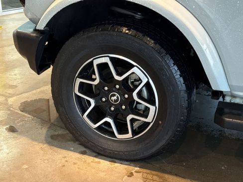 Used 2022 Ford Bronco Outer Banks image 9