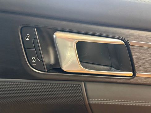 Used 2023 Porsche Panamera 4 Platinum Edition image 36