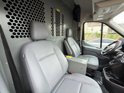 Used 2018 Ford Transit 250 148 Medium Roof RWD image 21