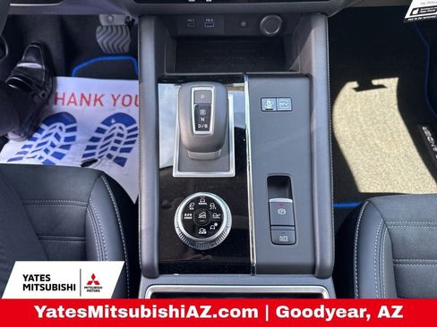 New 2025 Mitsubishi Outlander SE image 15