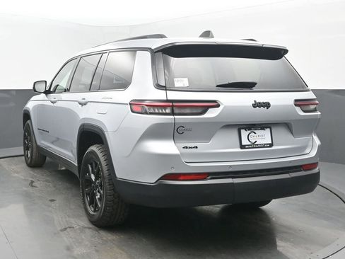 Used 2024 Jeep Grand Cherokee L Laredo AWD/4WD image 4