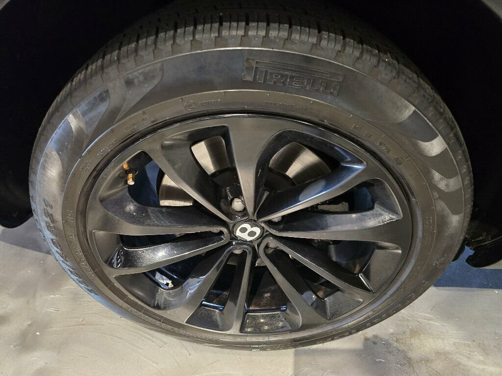 Used 2019 Bentley Bentayga AWD/4WD image 34