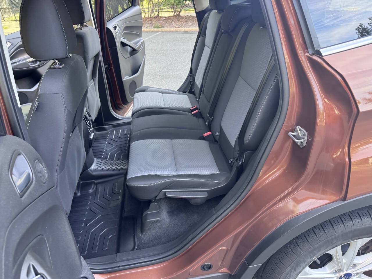 Used 2017 Ford Escape SE w/ Equipment Group 201A AWD/4WD image 17