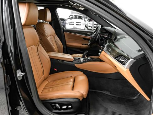 Used 2019 BMW 540i w/ M Sport Package image 43
