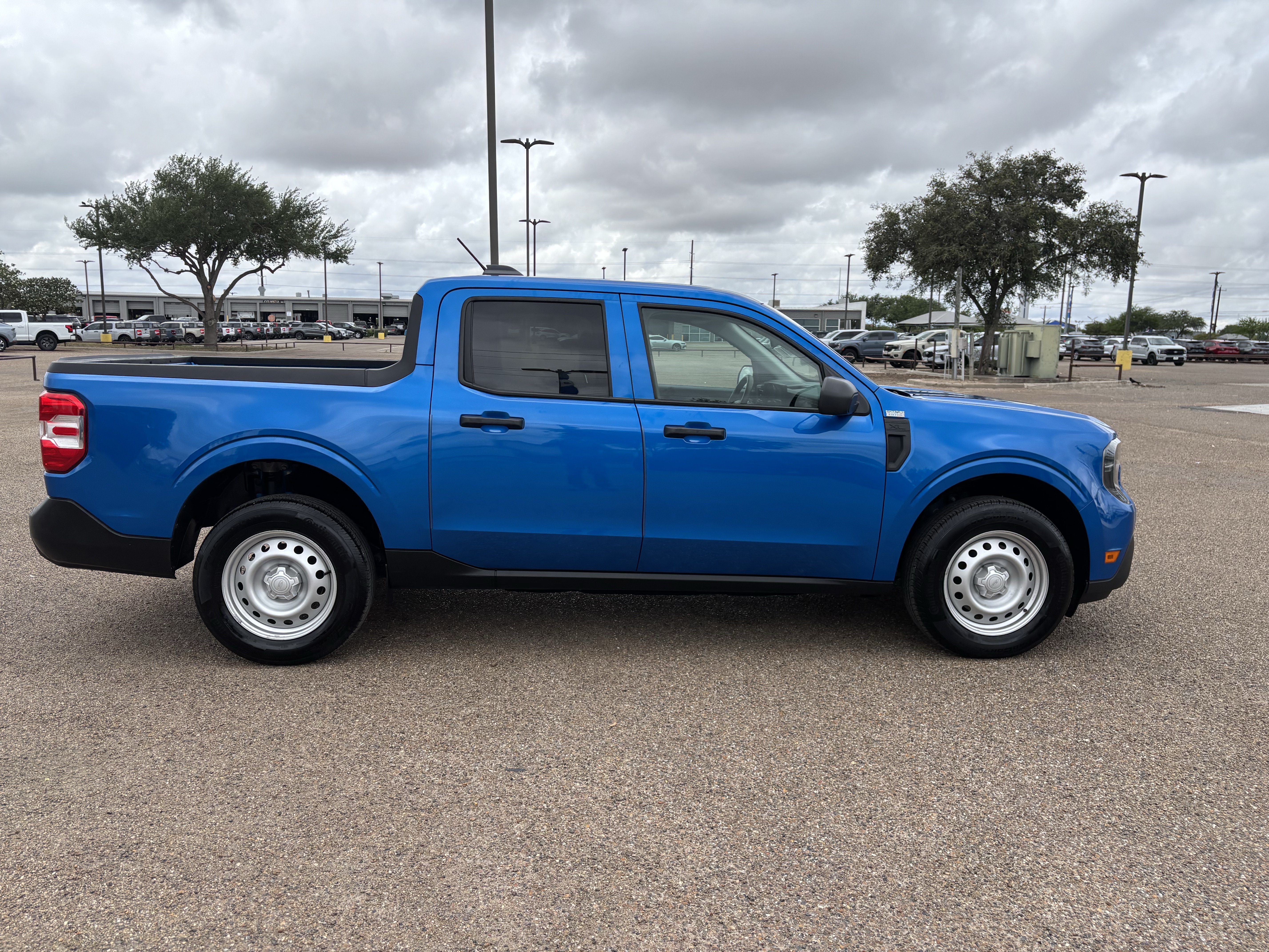 Used 2025 Ford Maverick XL FWD image 5