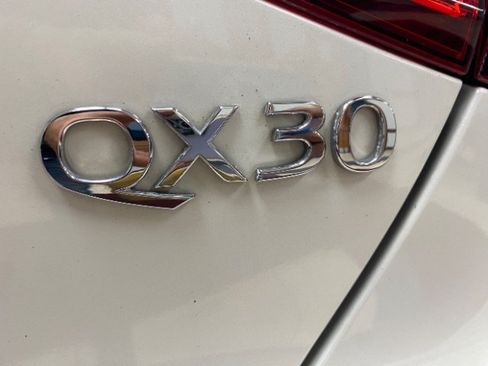 Used 2018 INFINITI QX30 Premium w/ Navigation Package AWD/4WD image 27