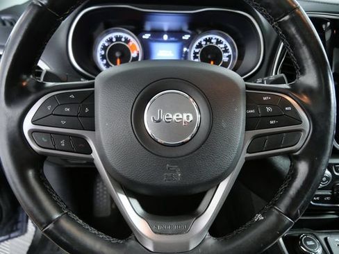 Used 2019 Jeep Cherokee Limited w/ Trailer Tow Group AWD/4WD image 24