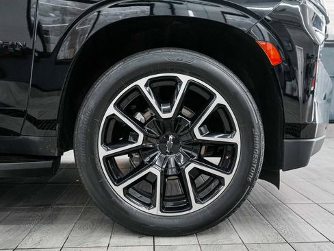 Used 2022 Chevrolet Suburban RST w/ Sport Performance Package image 9